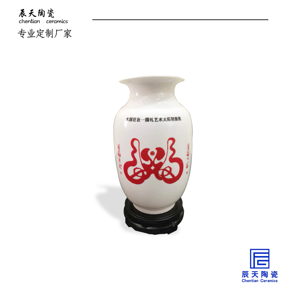 <b>數(shù)十位國禮藝術(shù)大師定制花瓶案例</b>